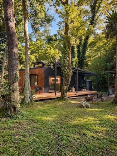 Wave and Willow Tiny Home - 5 mins to beaches and local village of Berry