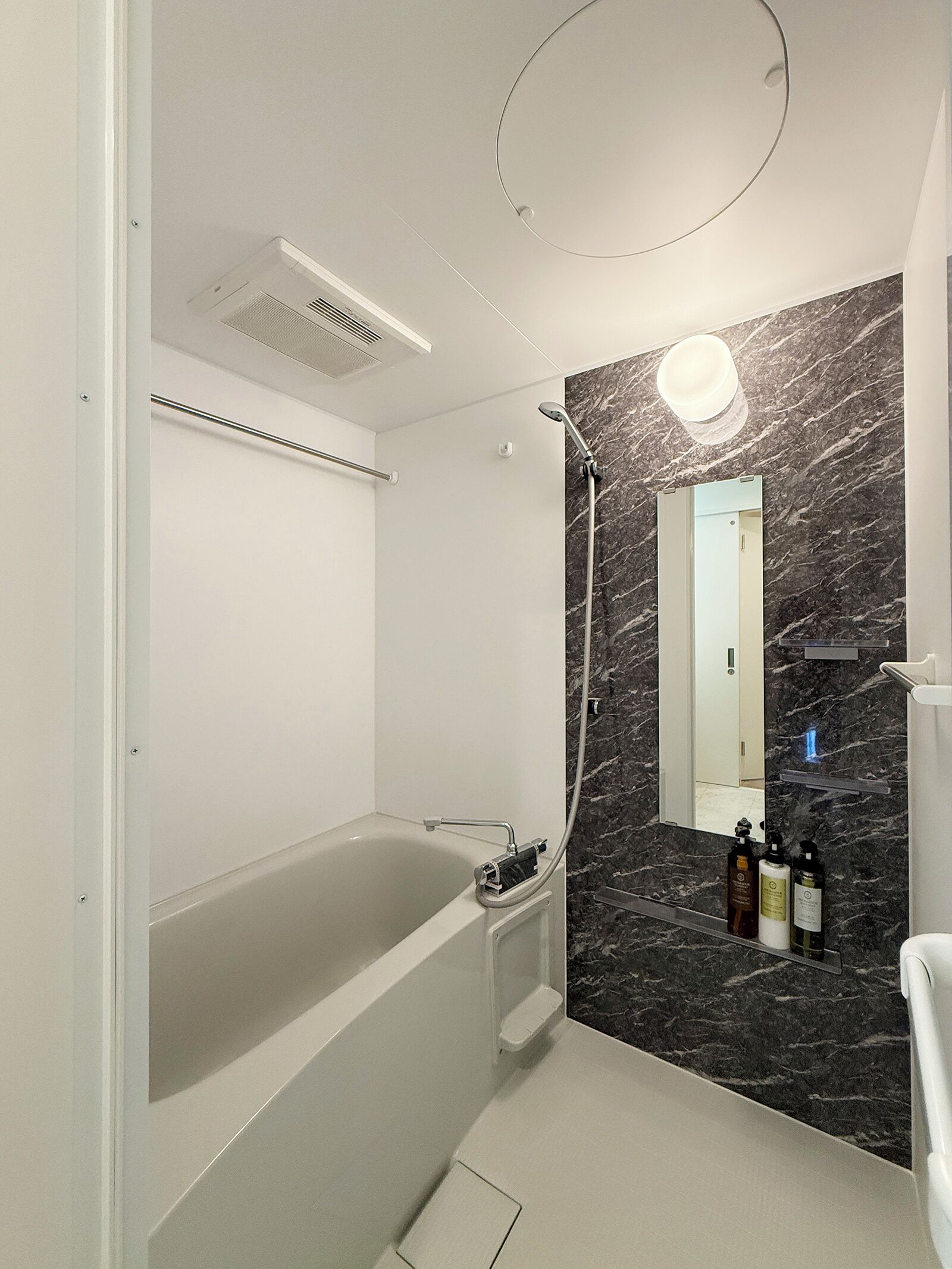 Combined shower/bathtub, hair dryer, slippers, towels