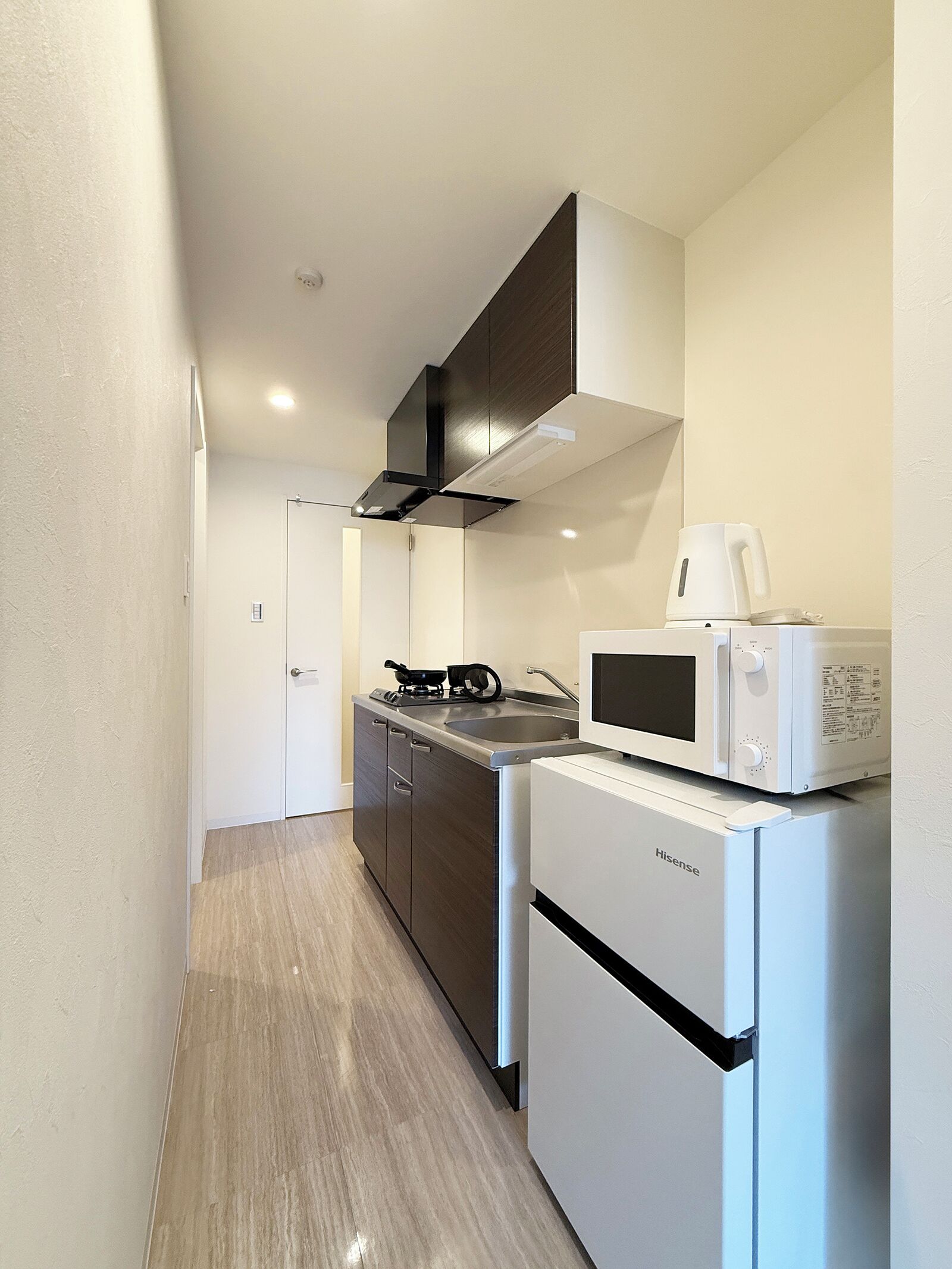 Business Apartment, Balcony | Private kitchen | Fridge, microwave, stovetop, cookware/dishes/utensils