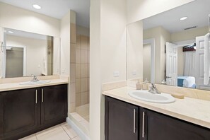 Bathroom - Pacifico L909 | Quiet Condo in Resort Community (Playas del Coco)