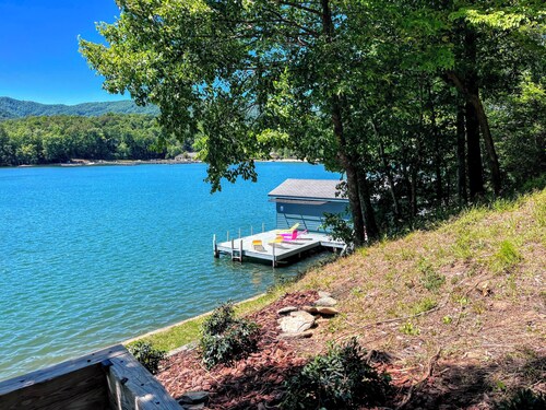 Lake Front - game room, screened porch, and hot tub