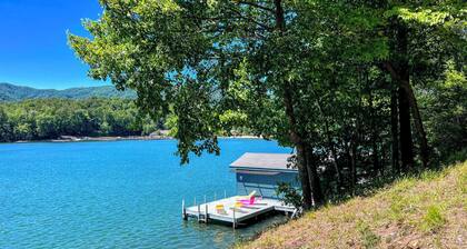 Lake Front - game room, screened porch, and hot tub