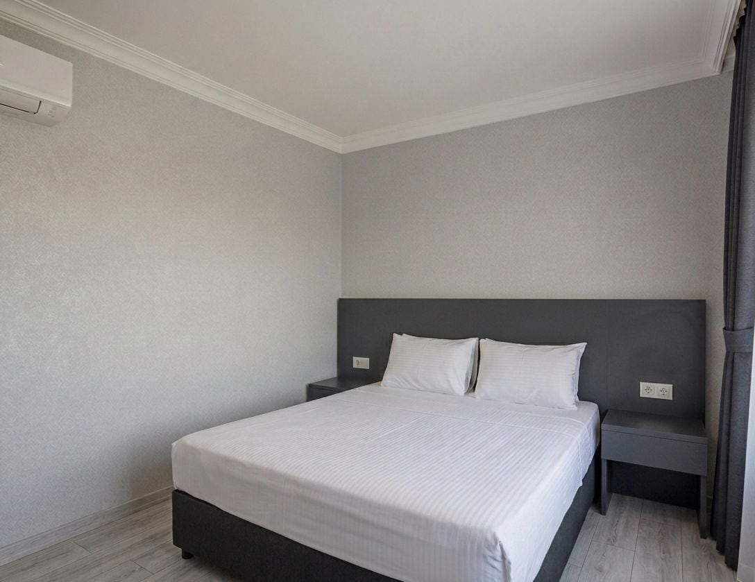 Habitación estándar, 1 habitación, vistas a la montaña | Caja fuerte, escritorio, espacio para trabajar con un portátil
