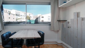 Apartment | Dining - Sophisticated Retreat Near the Sea, Agde (Agde)