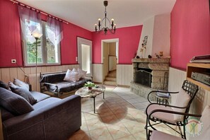 Living area - The Monthorin Valley (La Bazouge-du-Désert)