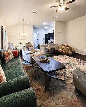 Living area - 2 Homes Sleeps 14 Near SeaWorld Family and Group Getaway. (San Antonio)