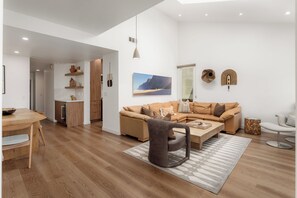Smart TV, fireplace - La Jolla Shores Beach Home w/ AC (La Jolla)