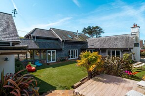 Exterior - Some homes are made for holidays,  Surfers Roost is made for time well spent together. (Croyde)