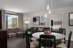 Dining - Marriott Grand Chateau 1-bedroom hotel suite, 5 minutes walk to Paris & Bellagio (Las Vegas)