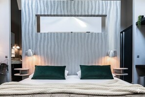 Room - Discover a unique stay in Oss’ historic weaving mill. Modern comforts, free parking, and industrial character combine to create the ideal spot for work trips or short getaways. (Oss)