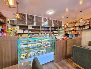 Coffee shop - House Hotel Darjeeling Near Gandhi Rd (Darjeeling)