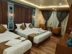 Deluxe Triple Room, Valley View - House Hotel Darjeeling Near Gandhi Rd (Darjeeling)