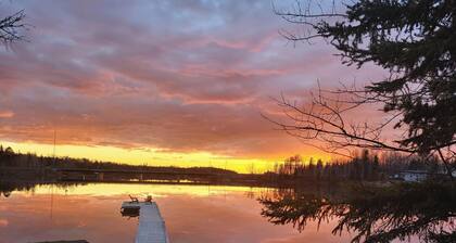 Cosy cottage with view and access to Lac Preissac. Pets welcome!