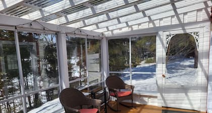 Superb cottage with view and privileged access to Preissac Lake - Pets allowed