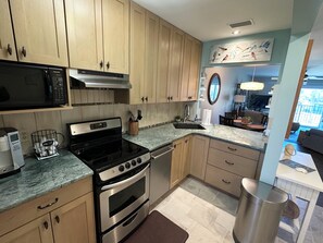 Private kitchen - Ocean View 2 Bed/ 2 .5 bath Townhouse (St. Augustine)