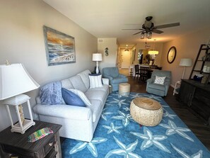 Living area - Ocean View 2 Bed/ 2 .5 bath Townhouse (St. Augustine)