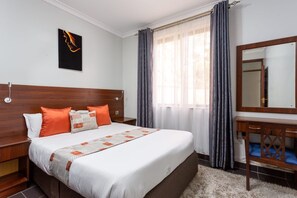 Classic House, Balcony, Garden View - Tanga Suites (Nairobi)