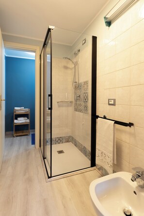 Hair dryer, bidet, towels, soap - Three Angels Apartment - Passirano (Passirano)