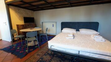 1 bedroom, bed sheets