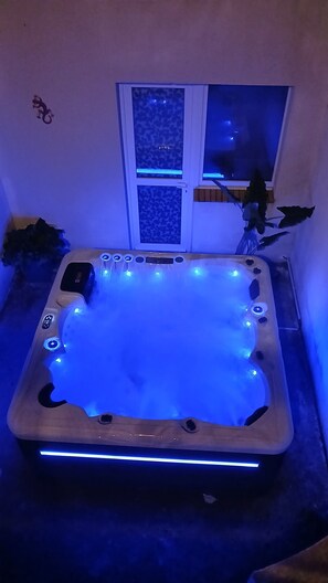 Indoor spa tub - Ideal for groups: spa and leisure villas (Guégon)