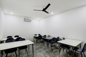 Dining - Super Townhouse Miyapur Metro Station (Hyderabad)