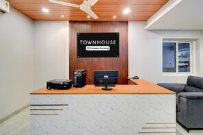 Reception - Super Townhouse Miyapur Metro Station (Hyderabad)