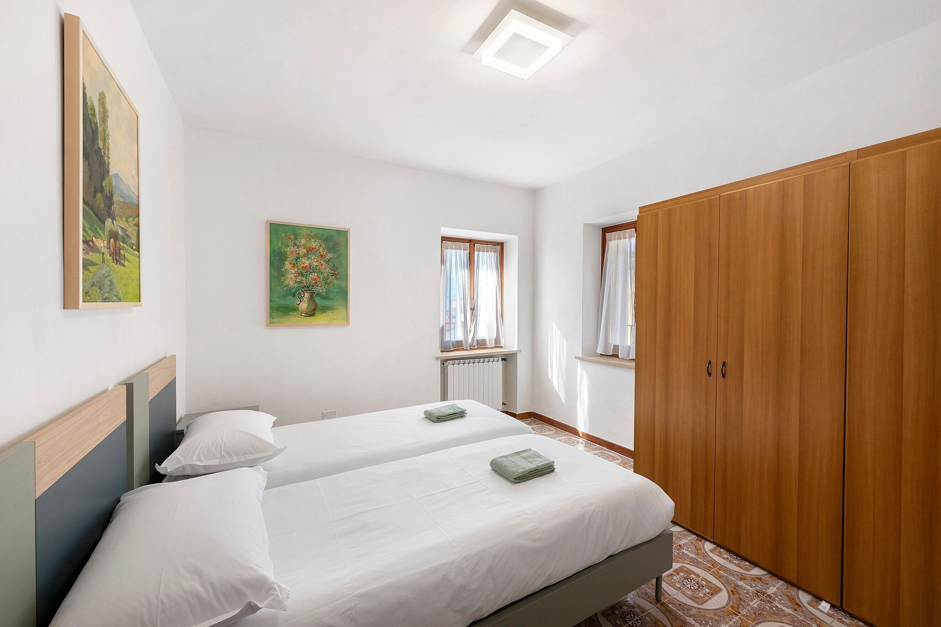 3 chambres, fer et planche à repasser, Wi-Fi, draps fournis