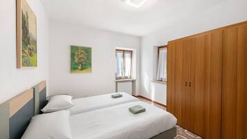 3 chambres, fer et planche Ă repasser, Wi-Fi, draps fournis