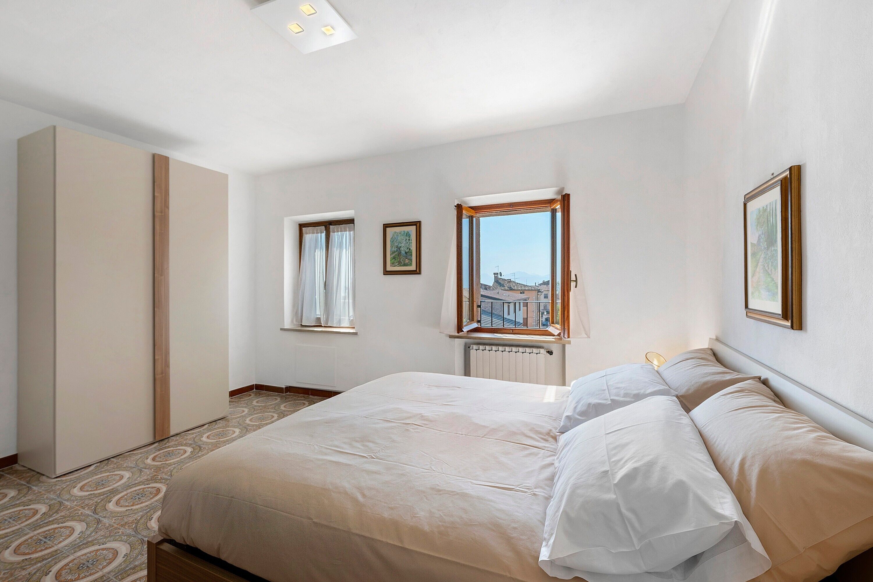 3 chambres, fer et planche à repasser, Wi-Fi, draps fournis