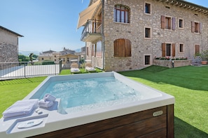 Bain à remous extérieur