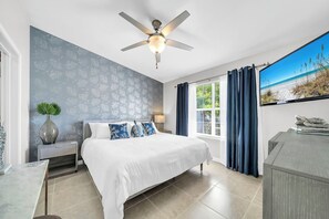 3 bedrooms, desk, iron/ironing board, free WiFi - Completely Remodeled 3/2 off 393 in N Santa Rosa Beach! Community pool + Bikes (Santa Rosa Beach)