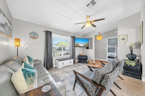 Smart TV - Completely Remodeled 3/2 off 393 in N Santa Rosa Beach! Community pool + Bikes (Santa Rosa Beach)