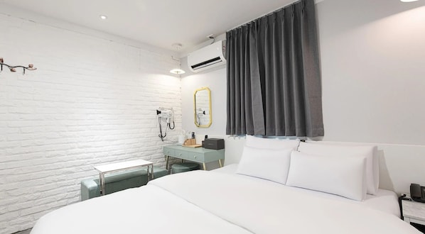 Habitación doble estándar, 1 cama King size, vista a la ciudad | Escritorio, espacio para trabajar con laptop y wifi gratis 