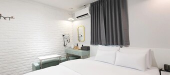 Artichoke hotel