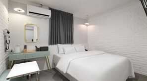 Desk, laptop workspace, free WiFi - Artichoke hotel (Incheon)
