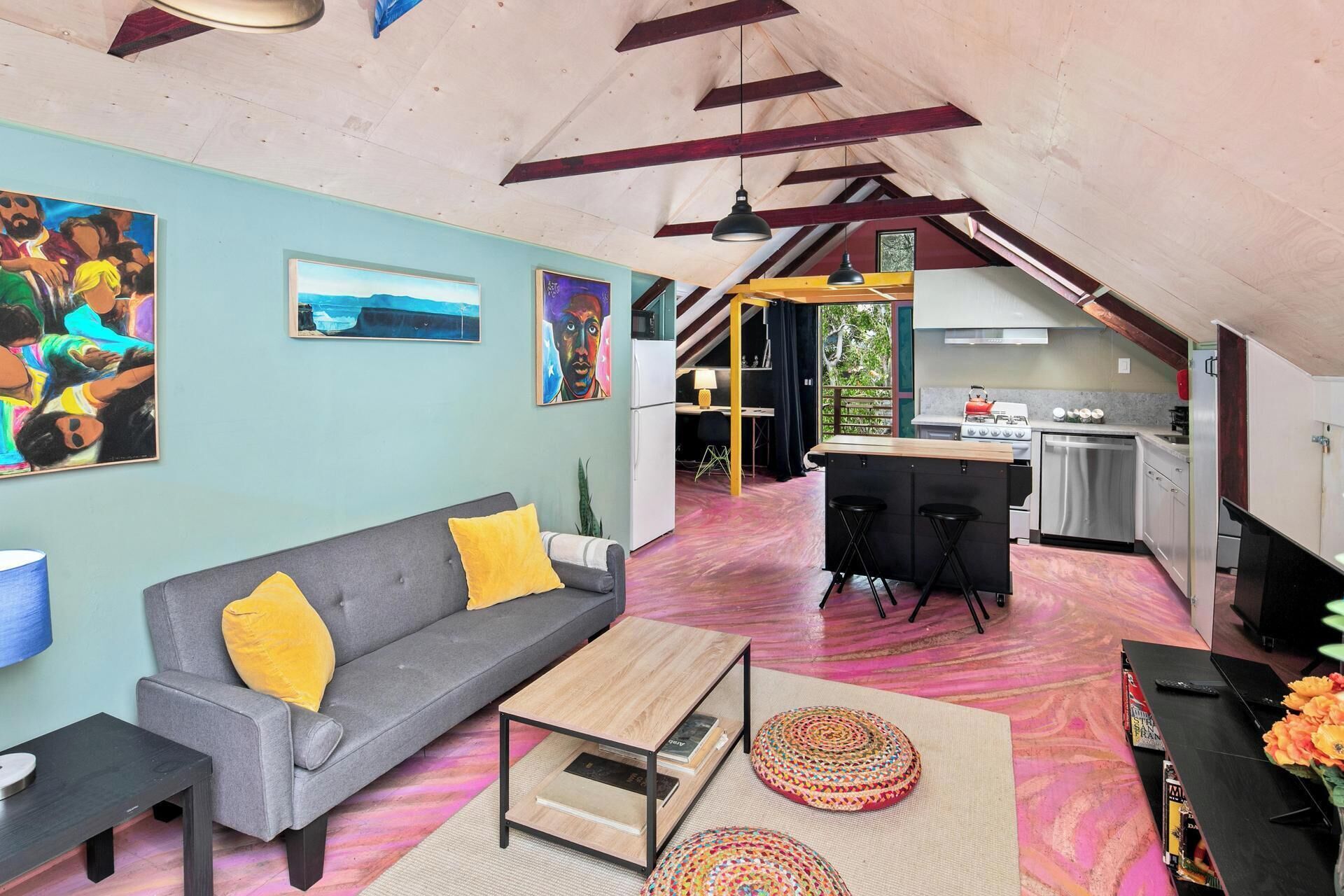 Smart TV, stereo, offices