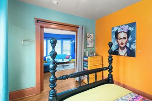 Bügeleisen/Bügelbrett, Reisekinderbett, kostenloses WLAN, Bettwäsche