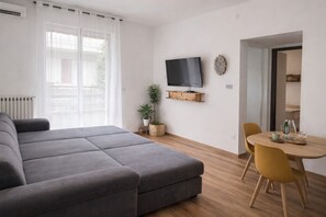 Interior - Apartment 50m from the beach | 7 guests | terrace & bike path (Martinsicuro)