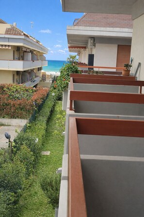 Property grounds - Apartment 50m from the beach | 7 guests | terrace & bike path (Martinsicuro)