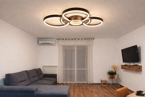 Living area - Apartment 50m from the beach | 7 guests | terrace & bike path (Martinsicuro)