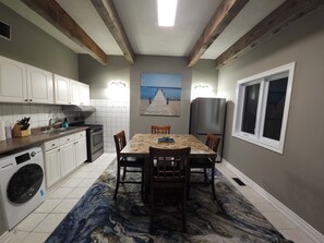 Private kitchen - Sunset Suite on the Water with Private Access (Whitchurch-Stouffville)