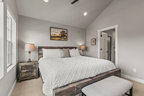 4 bedrooms, desk, iron/ironing board, free WiFi - Moose Mgmt at Coyote Ridge 1914 (Heber City)