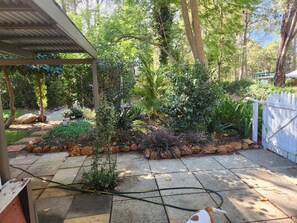 Property grounds - Charming 3-bedroom house situated in the Perth Hills (Stoneville)