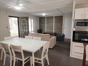 Interior - Charming 3-bedroom house situated in the Perth Hills (Stoneville)