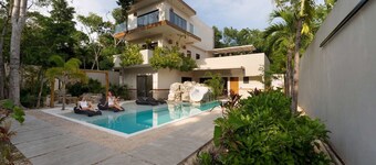 6BR Luxury Villa with 2 Pools & Game Room