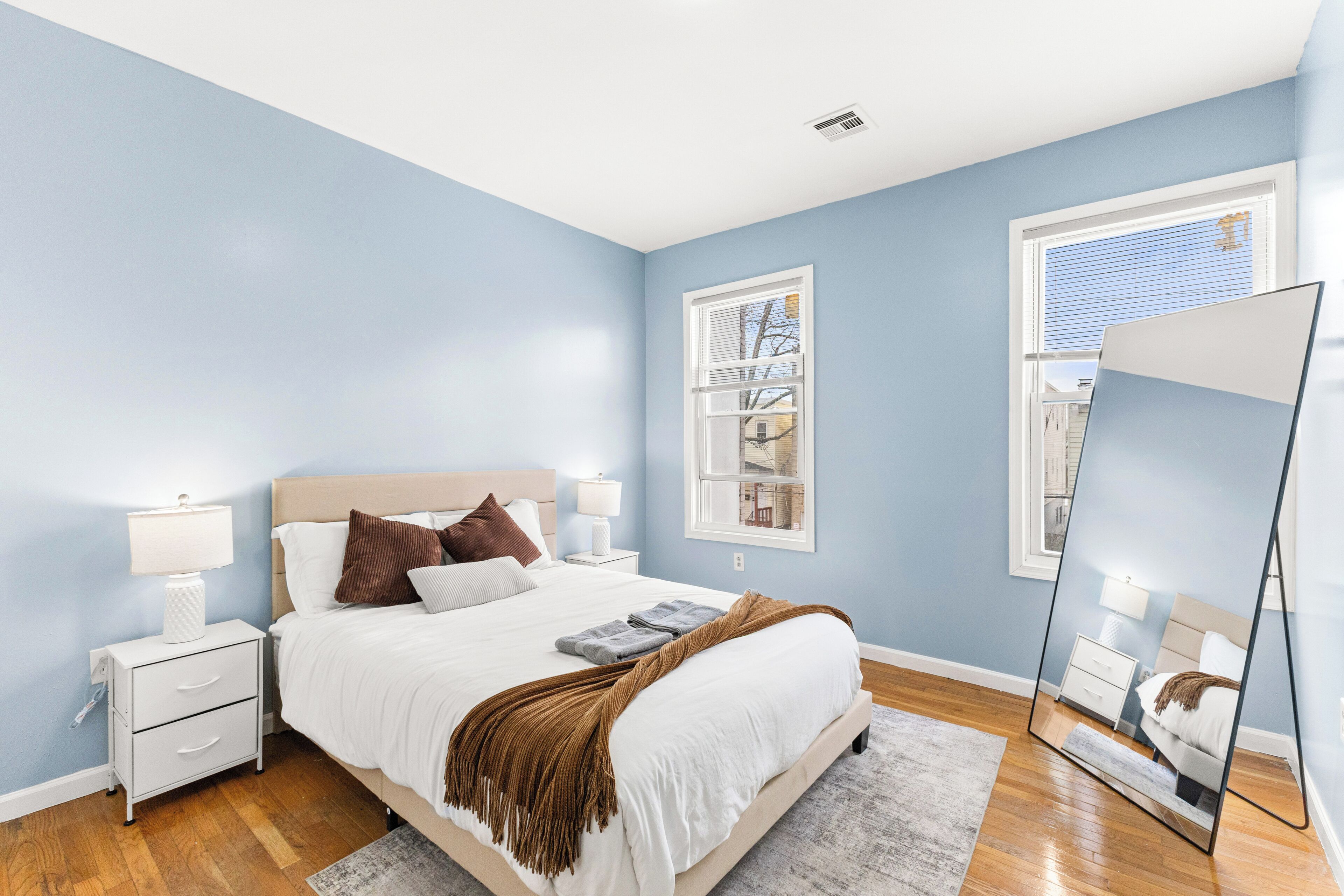 3 bedrooms, iron/ironing board, WiFi, bed sheets