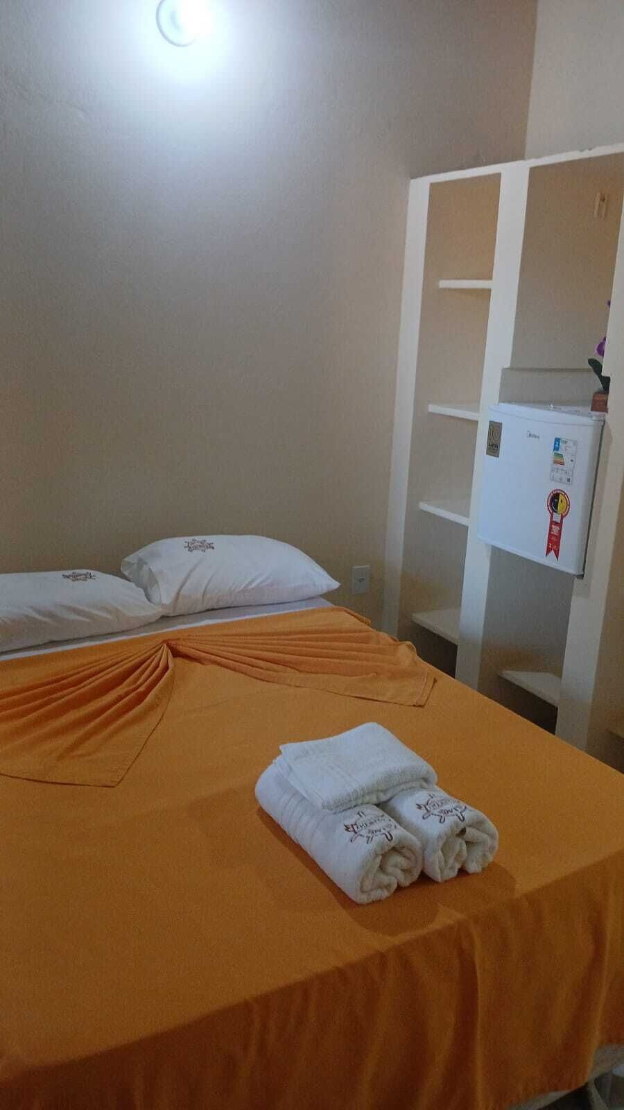 Habitación básica con 2 camas individuales