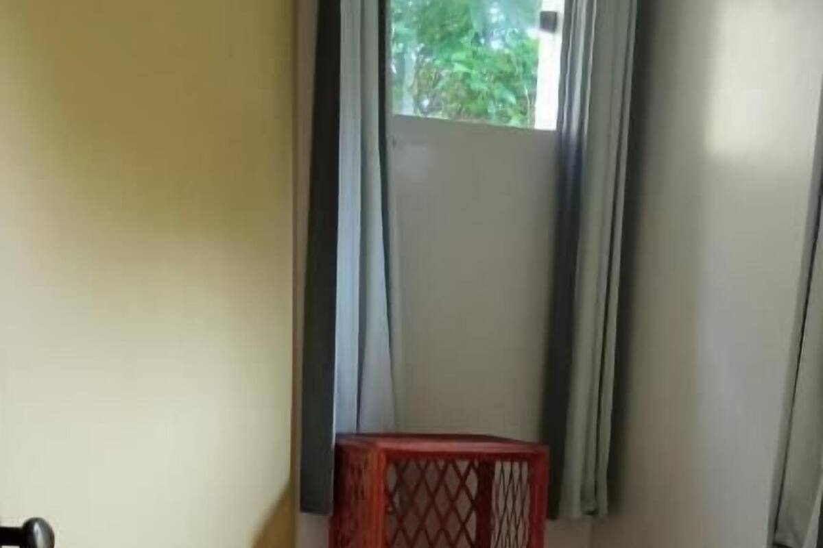 基础四人房 | 迷你吧、免费 WiFi、床单