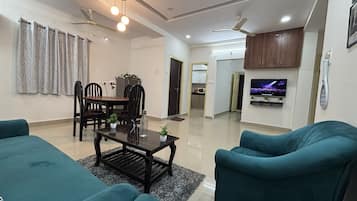 Double or Twin Room | Living area