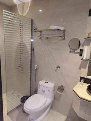 Classic-Suite, Terrasse | Badezimmer | Hausschuhe